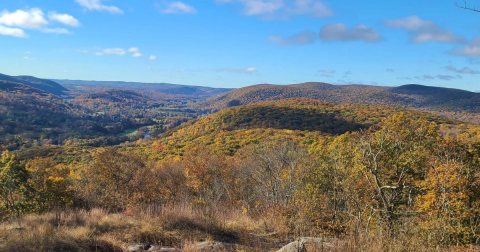 The Iconic Hiking Trail In Connecticut Is One Of The Coolest Outdoor Adventures You’ll Ever Take