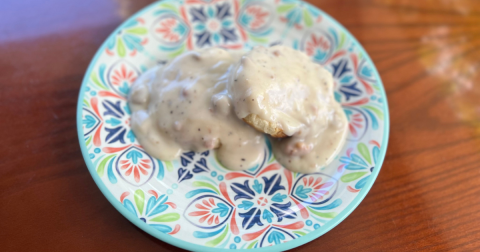 Taste The Best Biscuits And Gravy In Mississippi At This Family-Owned Cafe