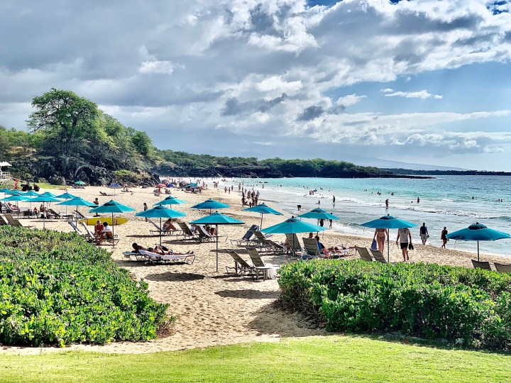 Situated in volcanic western coastline of the Kohala Coast, Hapuna Beach is one of the island of Hawaii's finest beaches. Hapuna is the largest white sand beach and offers consistently good conditions for swimming, bodyboarding, sunbathing and snorkeling.