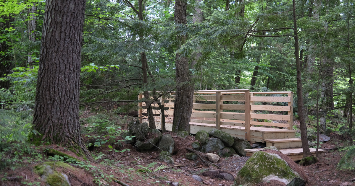 Beautiful nature walk in New Hampshire: N'dakinna Trail