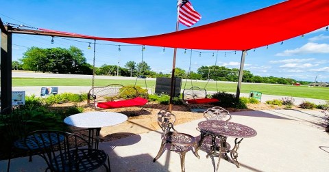 The Outdoor Coffee Shop In Arkansas That Is The Prettiest Place To Enjoy A Warm Afternoon