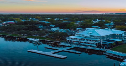 The Waterfront Steakhouse In Louisiana That's Perfect For A Quiet Evening Out