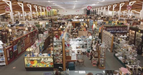 The Enormous Apple Annie Antique Gallery In Washington Will Bump Your Thrifting Game To 11