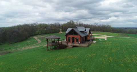 Reconnect With Nature When You Stay At These 5 Charming Rentals In Illinois