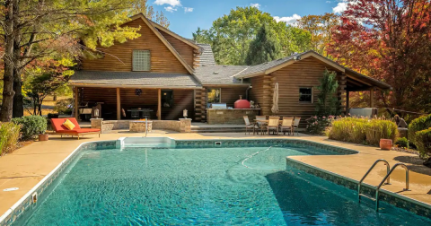 4 Incredible Airbnbs In Illinois That Offer Resort-Style Amenities