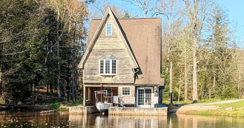 This Summer, Take A Pennsylvania Vacation At This Enchanting Boathouse On A Pond
