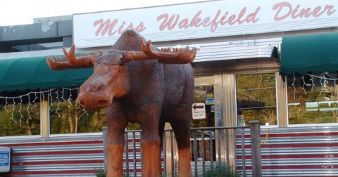 My Family Loves The Breakfasts From This Classic New Hampshire Diner With A Giant Moose Statue