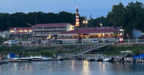 The Panoramic-View Restaurant In Small-Town Iowa That Is A Must-Visit