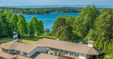 The Panoramic-View Restaurant At Lake Keowee In South Carolina Is A Must-Visit
