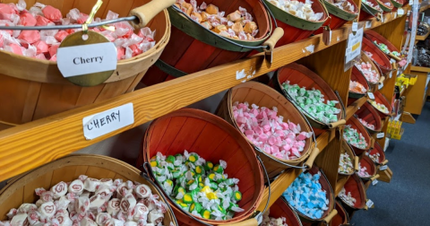 The Small-Town Candy Shop In Southern California Where You'll Find Endless Scrumptious Treats